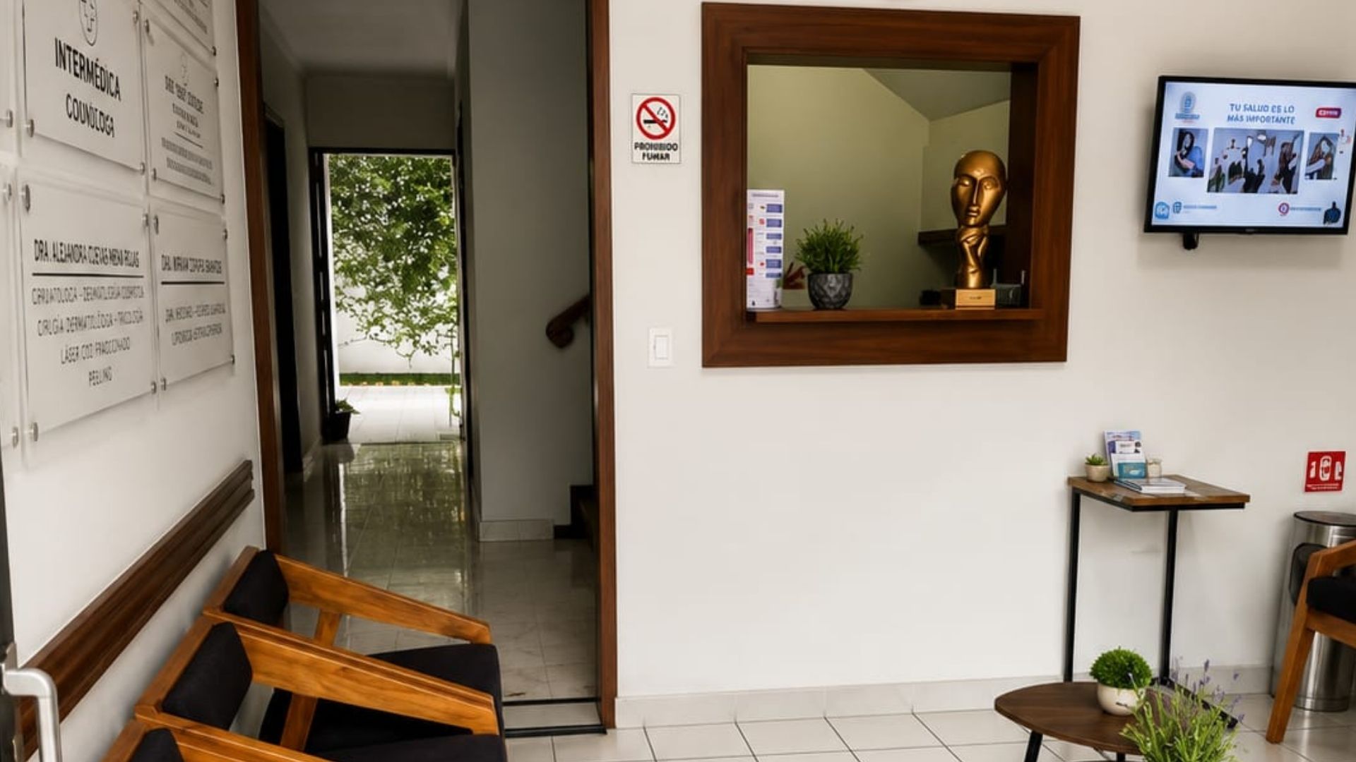 Consultorio médico equipado y listo para recibir pacientes